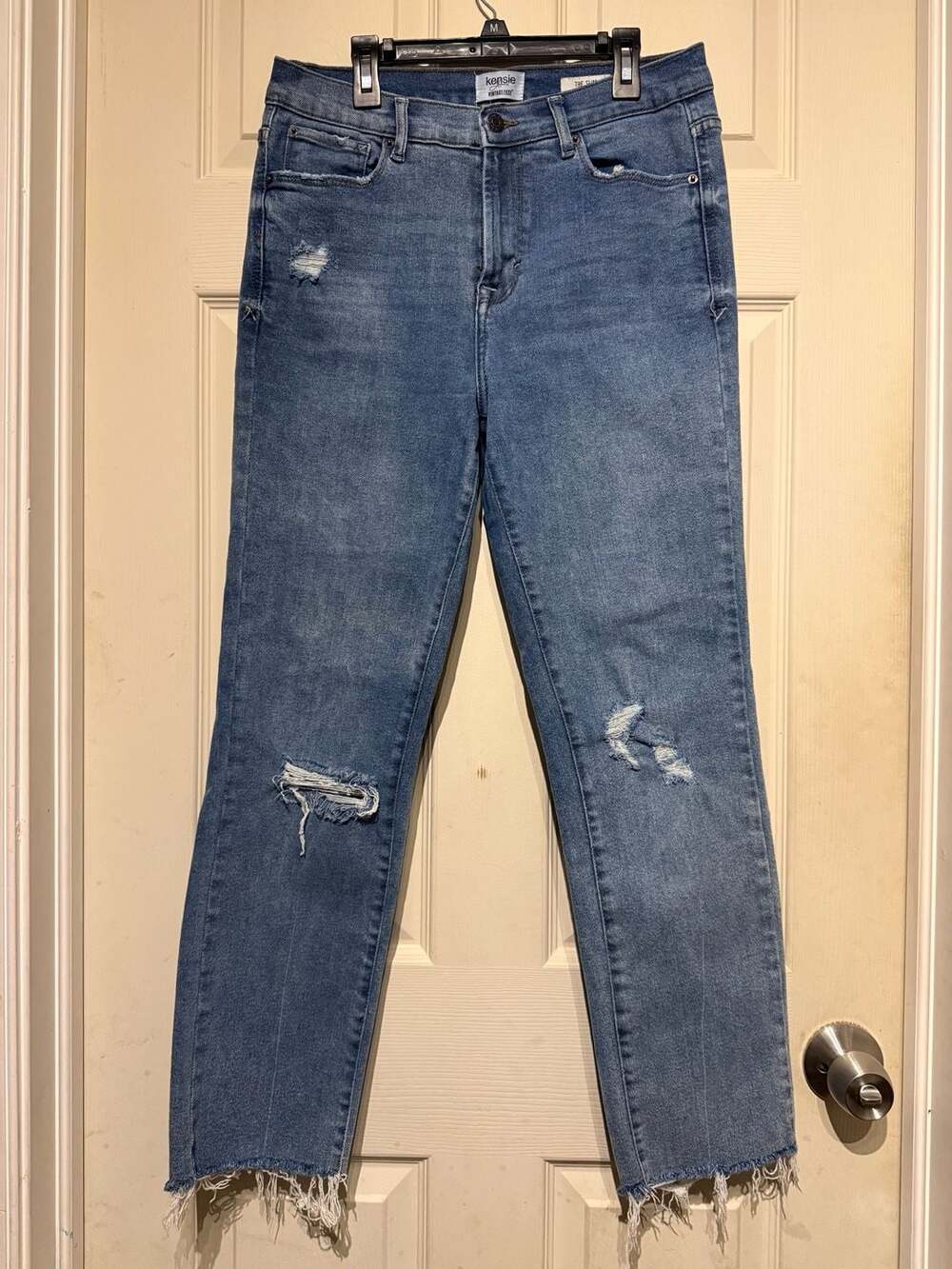 Kensie Jeans The Slim Size 6/28 Distressed Raw Hem Medium Wash Denim
